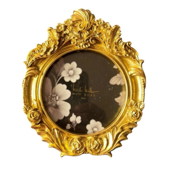 Nicole Miller NY Roses & Feathers Mini Frame 4 x 4 Round Photo Gold Baroque - Picture 1 of 8